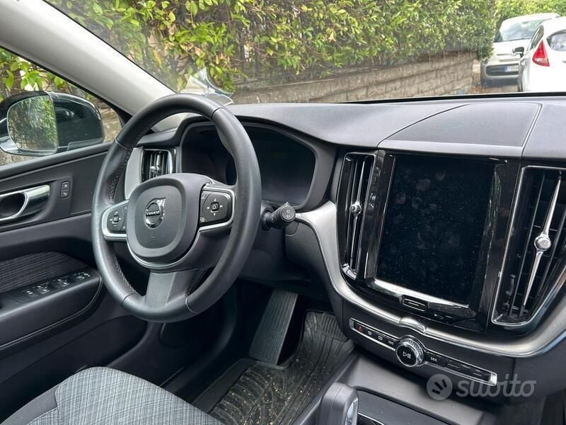 Usata Volvo XC60 Momentum 197 CV (144 kW) 2022 Nero SUV