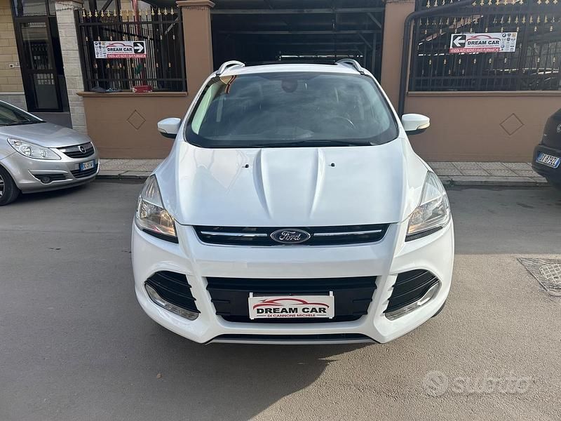 Usado Ford Kuga Titanium 150 CV (110 kW) 2015 Blanco SUV