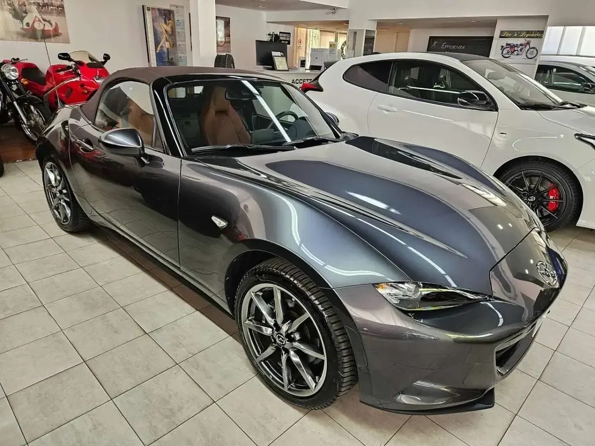 Usata Mazda MX5 Kazari 184 CV (135 kW) 2024 Grigio Cabrio