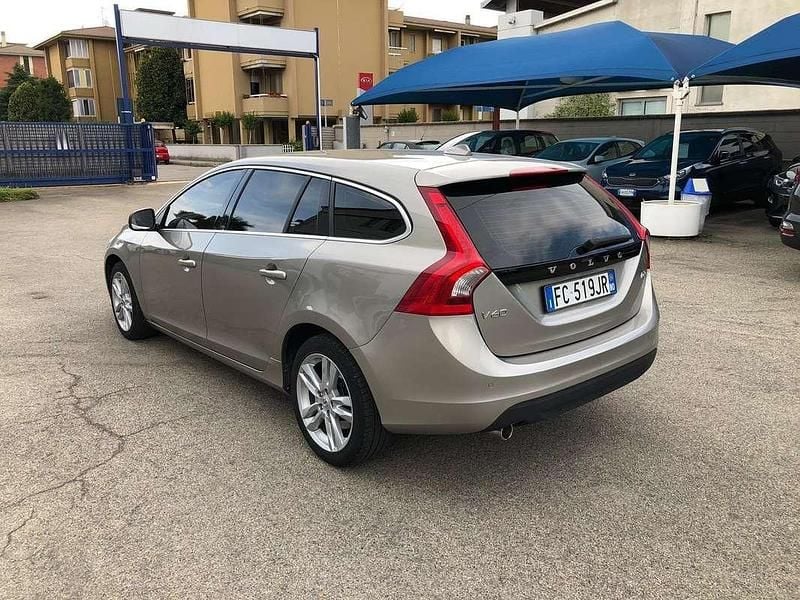 Usata Volvo V60 Momentum 136 CV (100 kW) 2013 Station wagon