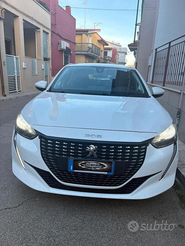 Usata Peugeot 208 Active 74 CV (54 kW) 2019 Bianco Utilitaria