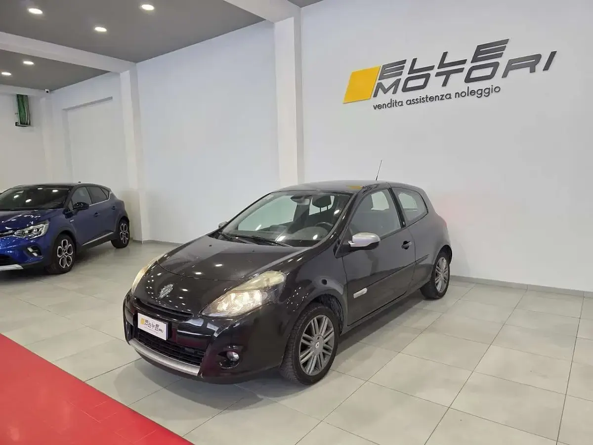 Usata Renault Clio III Dynamique 75 CV (55 kW) 2011 Nero Berlina
