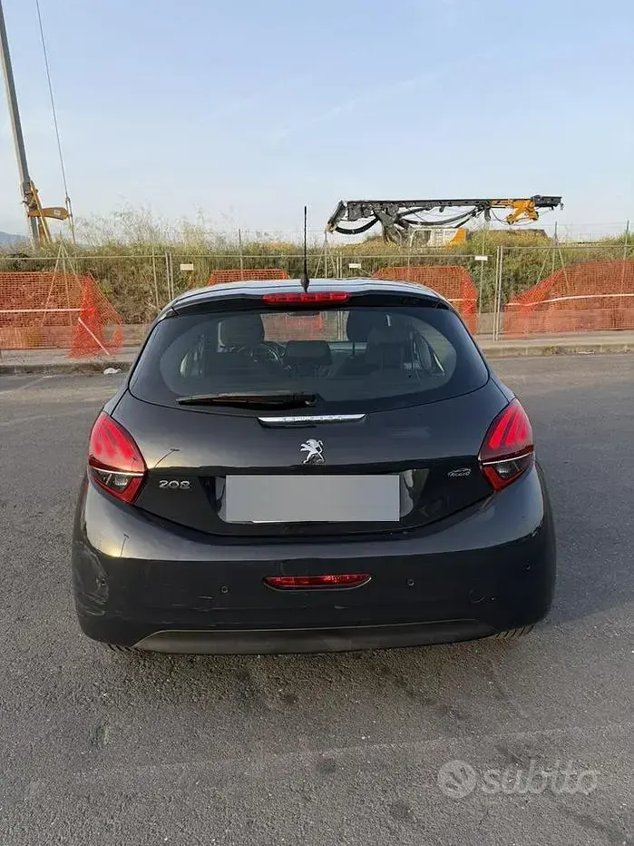 Usata Peugeot 208 102 CV (75 kW) 2019 Grigio Utilitaria