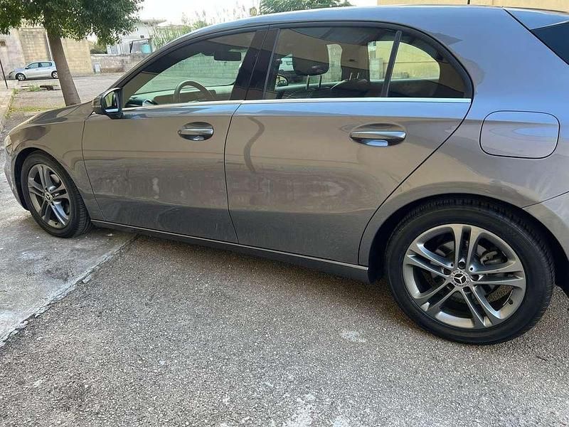 Usata Mercedes A180 Business 116 CV (85 kW) 2019 Grigio Berlina