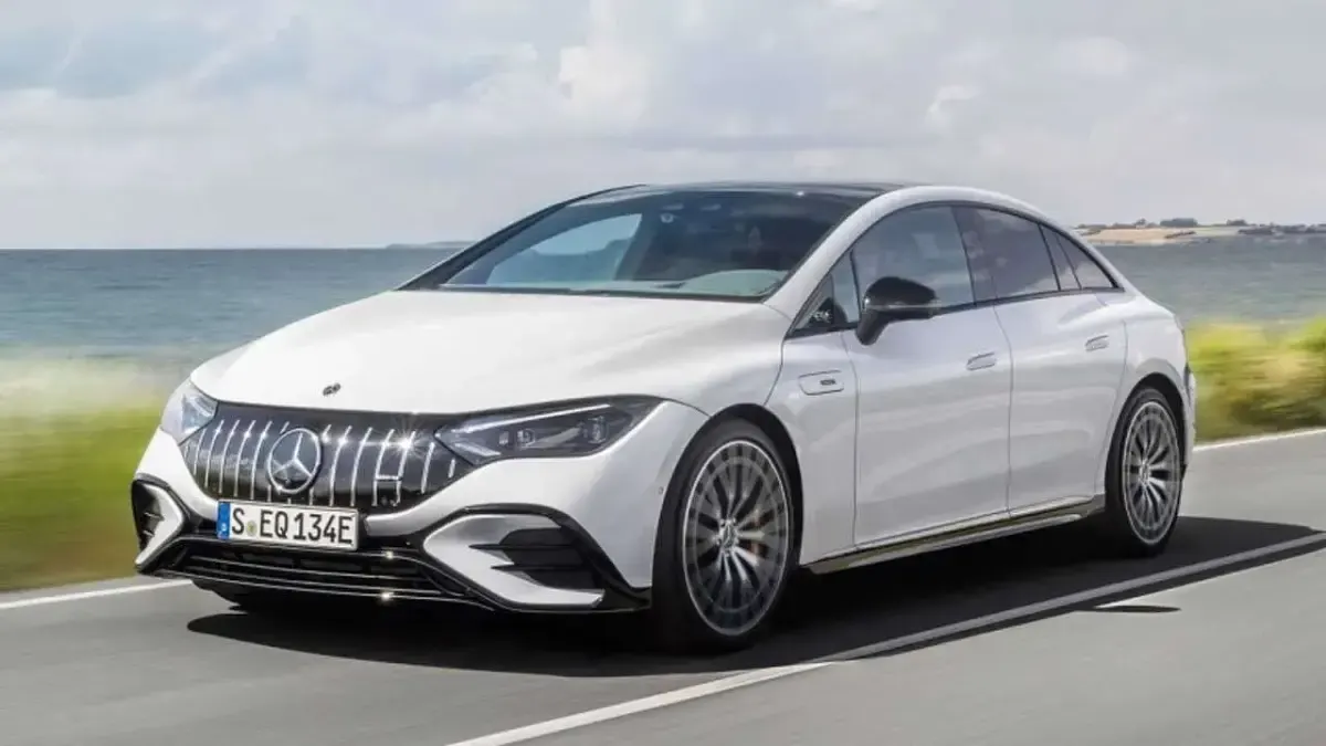 Usata Mercedes EQE300 Premium 108 kW (148 CV) 2024 Argento Coupé