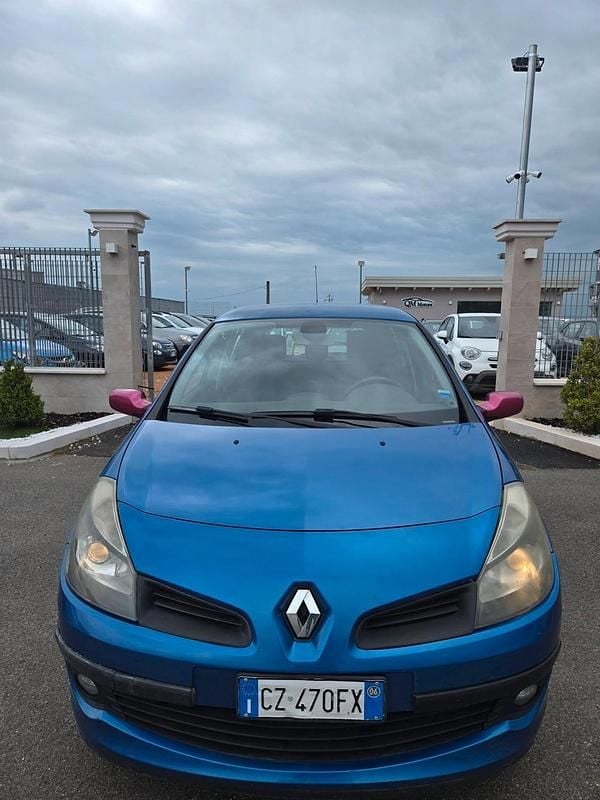 Usata Renault Clio II Luxe 70 CV (51 kW) 2006 Blu Berlina