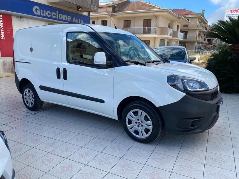 Usata Fiat Doblò 104 CV (76 kW) 2019 Bianco Monovolume