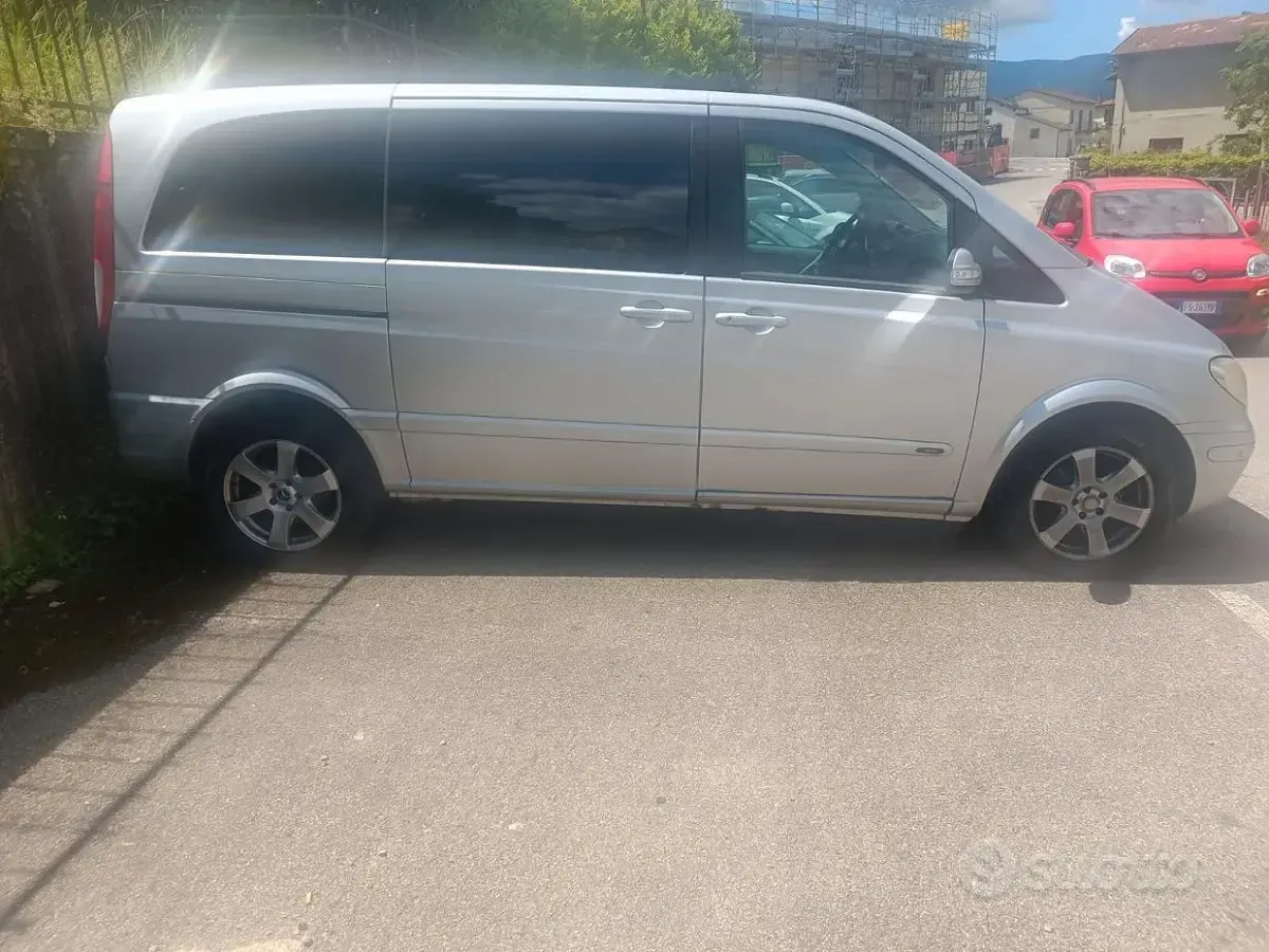 Usata Mercedes Viano 150 CV (110 kW) 2006 Grigio Monovolume