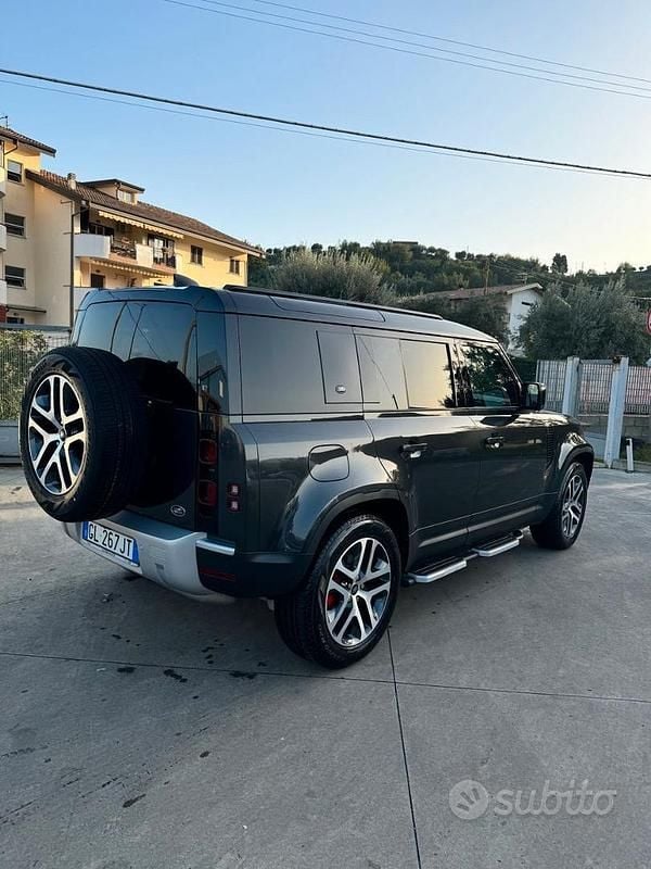 Usata Land Rover Defender 200 CV (147 kW) 2023 Grigio SUV