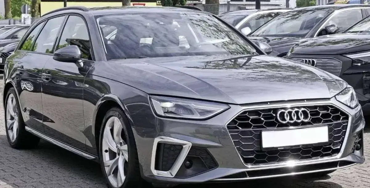 Usata Audi A4 S-Line 150 CV (110 kW) 2023 Grigio Station wagon
