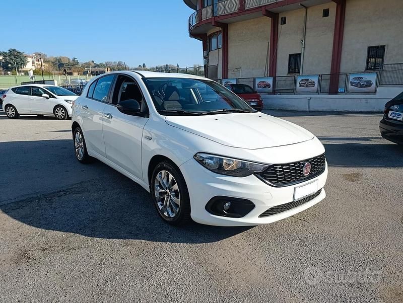 Usata Fiat Tipo Lounge 120 CV (88 kW) 2018 Bianco Berlina