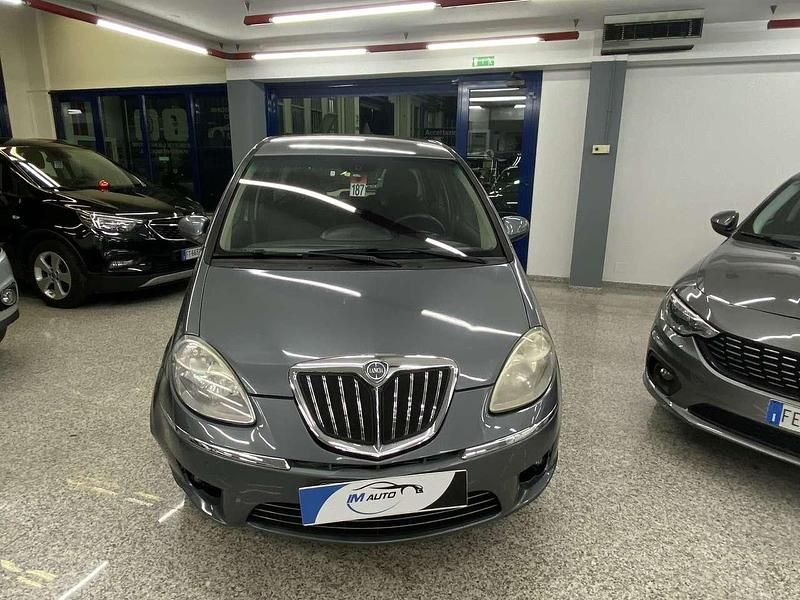 Usata Lancia Musa 77 CV (56 kW) 2011 Grigio Monovolume