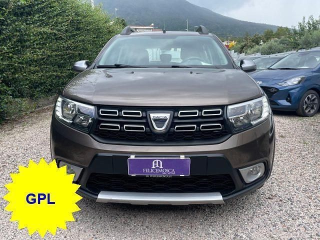 Marrone(met.) Usata 2019 Dacia Sandero Comfort Due volumi | 9450 € (Buon prezzo) - Immagine 1/4