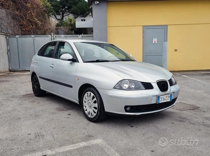 Usata Seat Ibiza 75 CV (55 kW) 2005 Grigio Utilitaria
