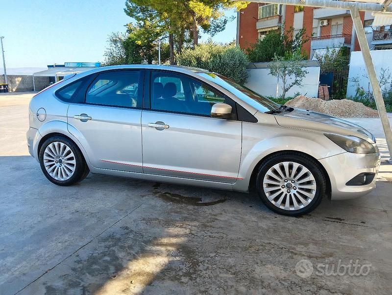 Usata Ford Focus Titanium 90 CV (66 kW) 2008 Grigio Berlina