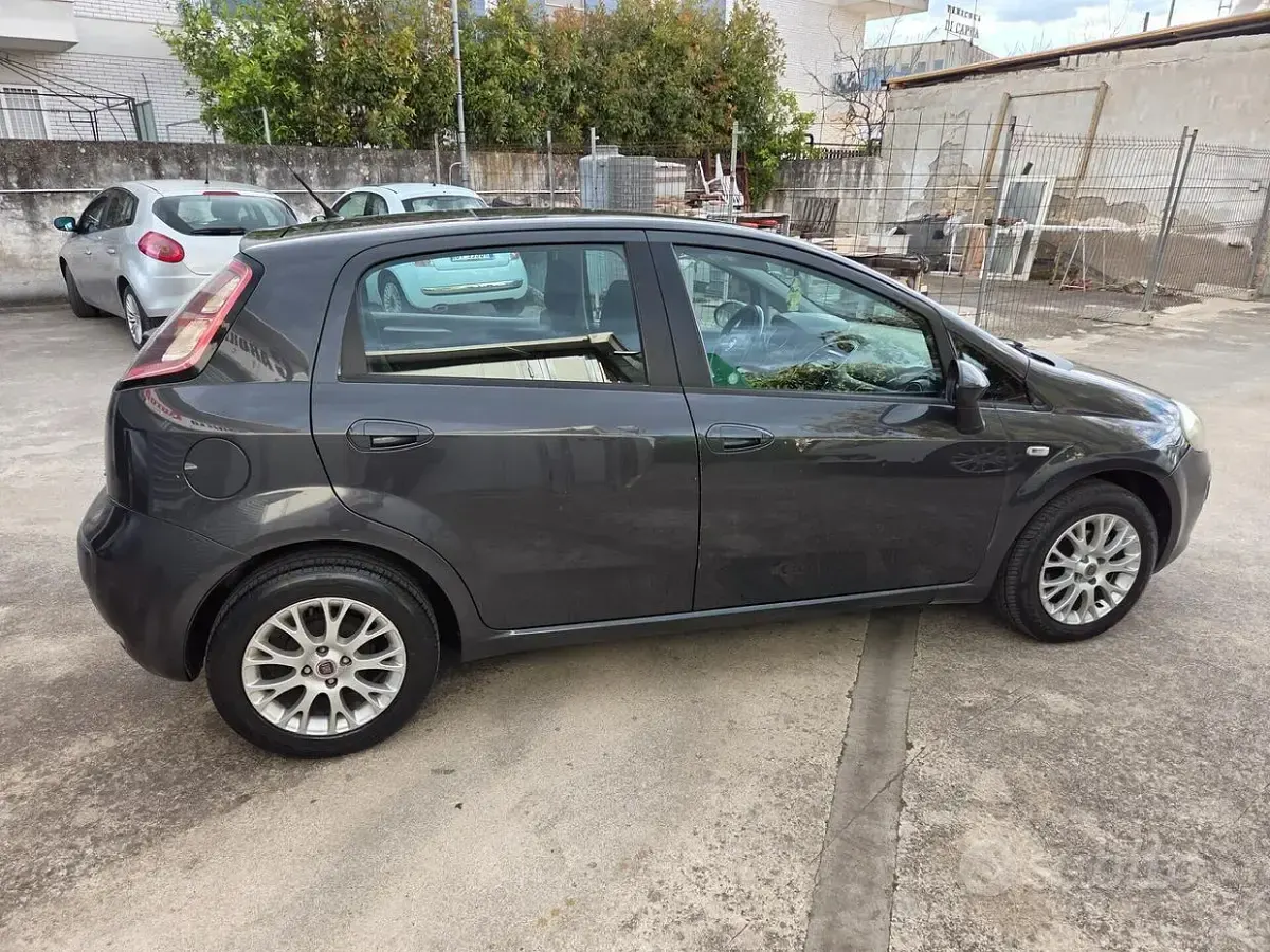 Usata Fiat Punto Evo Dynamic 69 CV (50 kW) 2011 Nero Utilitaria