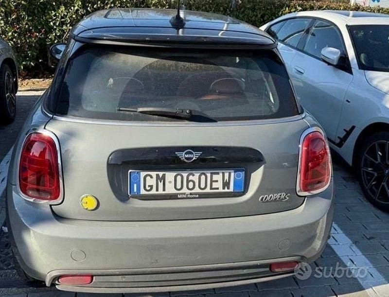 Usata Mini Cooper SE Essential 75 kW (102 CV) 2023 Nero Utilitaria