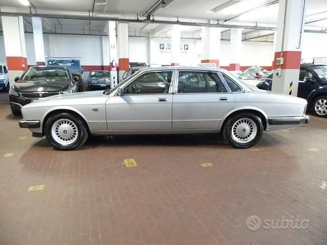 Usata Jaguar XJ 213 CV (156 kW) 1987 Grigio Berlina