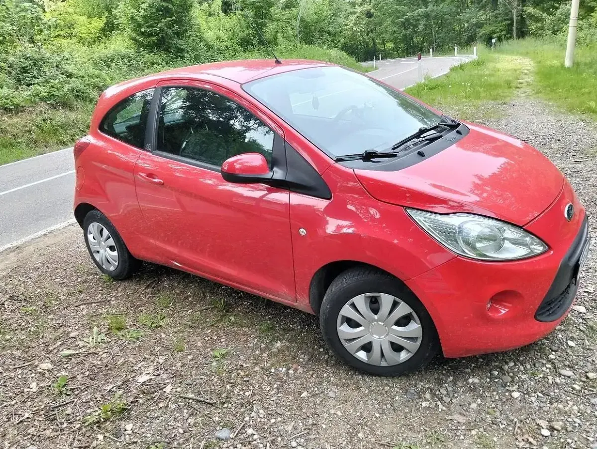 Begagnad Ford Ka 69 HK (50 kW) 2014 Röd Halvkombi