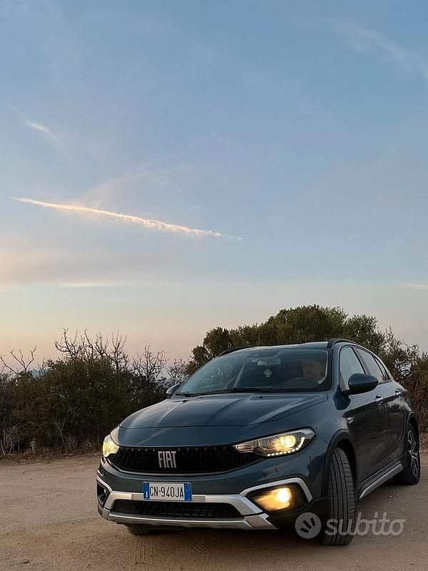 Occasion Fiat Tipo Cross 130 ch (95 kW) 2023 Bleue Citadine
