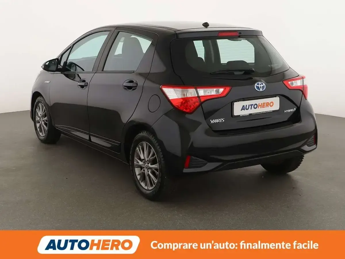 Usata Toyota Yaris Active 73 CV (53 kW) 2017 Nero Utilitaria