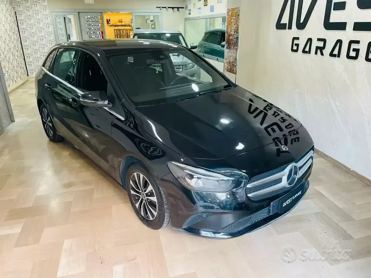 Usata Mercedes B180 116 CV (85 kW) 2020 Nero Utilitaria