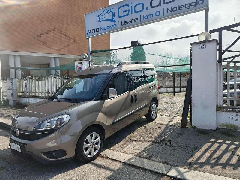 Usata Fiat Doblò Lounge 120 CV (88 kW) 2017 Beige Monovolume