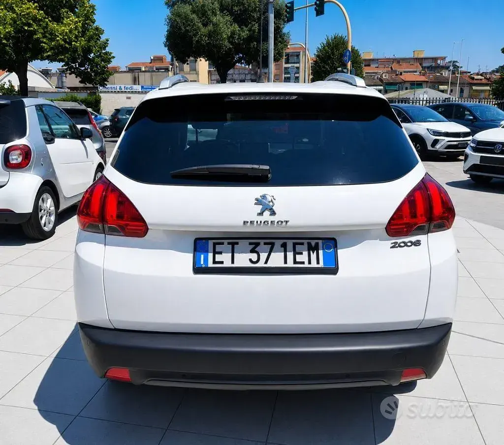 Usata Peugeot 2008 Active 68 CV (50 kW) 2013 Bianco SUV