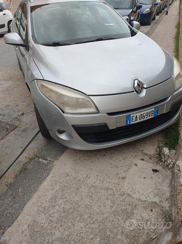 Grigio Usata 2010 Renault Mégane GrandTour Station wagon | 2800 € (Ottimo prezzo) - Immagine 1/4