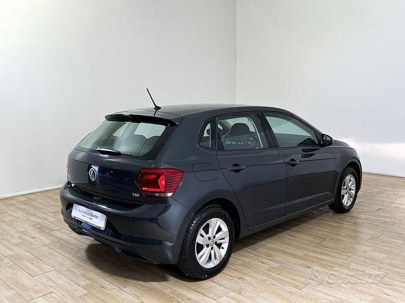 Usata VW Polo Comfortline 90 CV (66 kW) 2018 Grigio urano Utilitaria