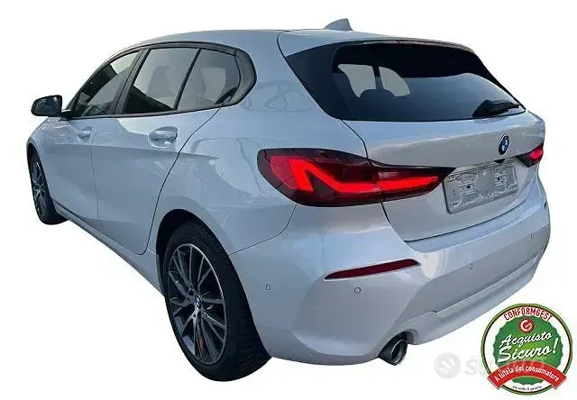 Usado BMW 118 Advantage 136 CV (100 kW) 2024 Blanco Utilitario