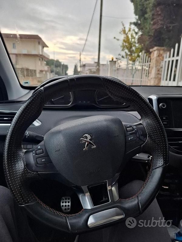 Usata Peugeot 2008 GT-line 120 CV (88 kW) 2016 Bianco SUV