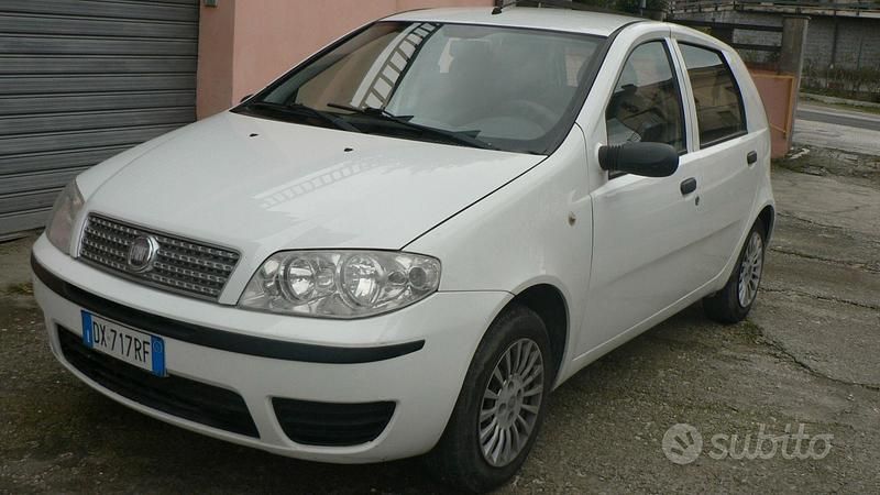 Usata Fiat Punto 77 CV (56 kW) 2009 Bianco Utilitaria
