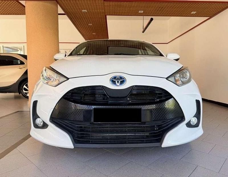 Usata Toyota Yaris Hybrid Active 116 CV (85 kW) 2021 Bianco Berlina