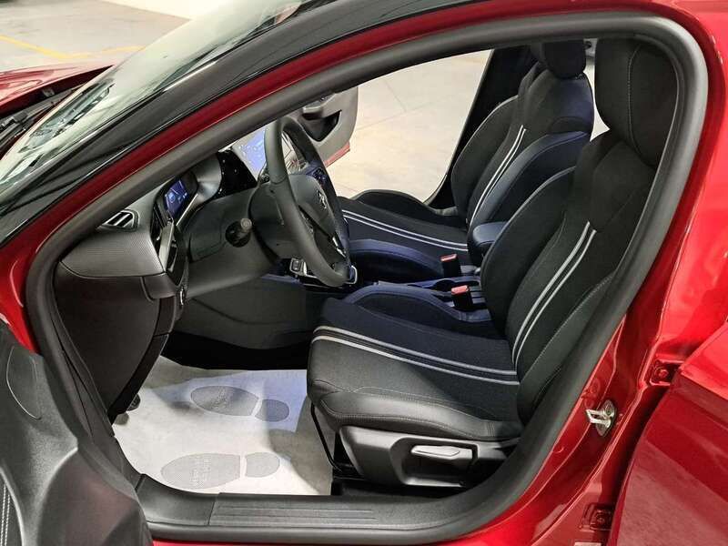 Usata Opel Corsa 75 CV (55 kW) 2024 Kardio red/tetto black Utilitaria