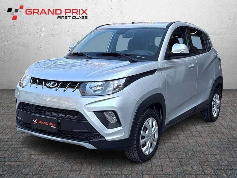 Grigio Usata 2023 Mahindra KUV100 SUV | 9900 € (Ottimo prezzo) - Immagine 1/4