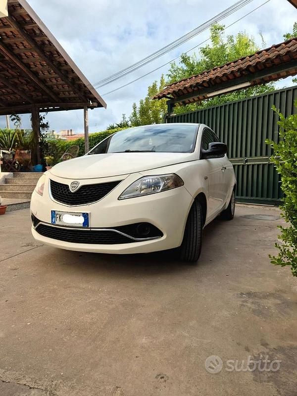 Bianco Usata 2017 Lancia Ypsilon Due volumi | 7500 € (Buon prezzo) - Immagine 1/4