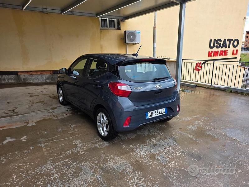 Usata Hyundai i10 66 CV (48 kW) 2022 Blu Utilitaria
