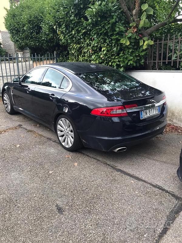 Usata Jaguar XF 200 CV (147 kW) 2010 Nero Berlina