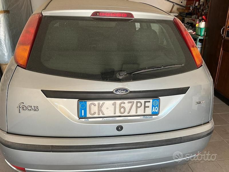 Usata Ford Focus 116 CV (85 kW) 2003 Grigio Berlina