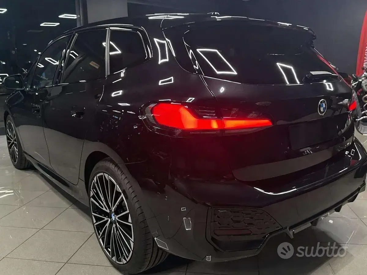 Gebraucht BMW 218 Active Tourer M Sport 150 PS (110 kW) 2025 Schwarz Van / Kleinbus