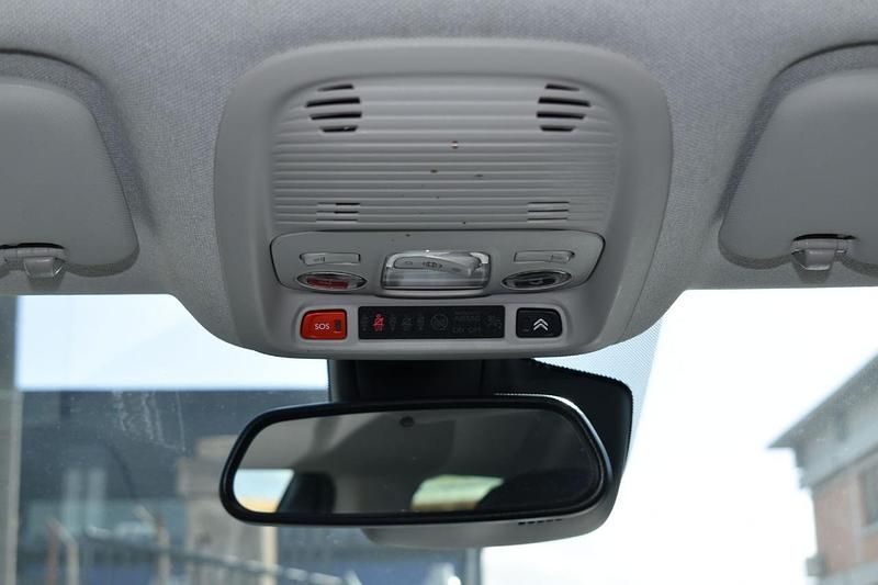 Begagnad Citroën C3 Aircross PureTech 2024 Svart SUV