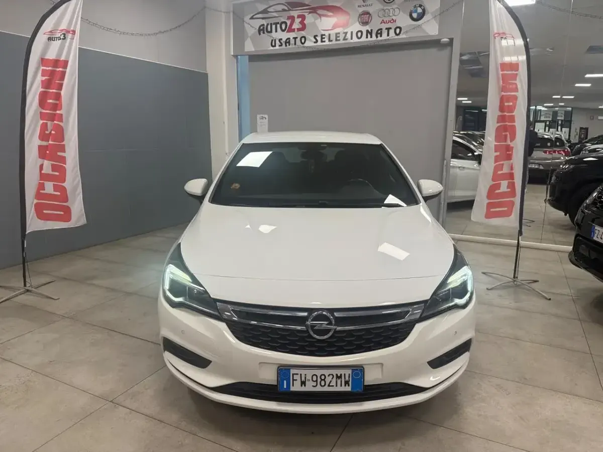 Usata Opel Astra Innovation 110 CV (80 kW) 2019 Bianco Berlina