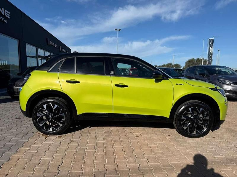 Nuova Fiat 600 Sport 136 CV (100 kW) 2026 Verde acido con tetto nero SUV