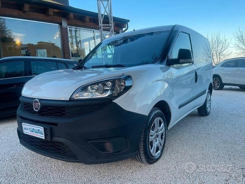 Usata Fiat Doblò 90 CV (66 kW) 2021 Bianco Monovolume