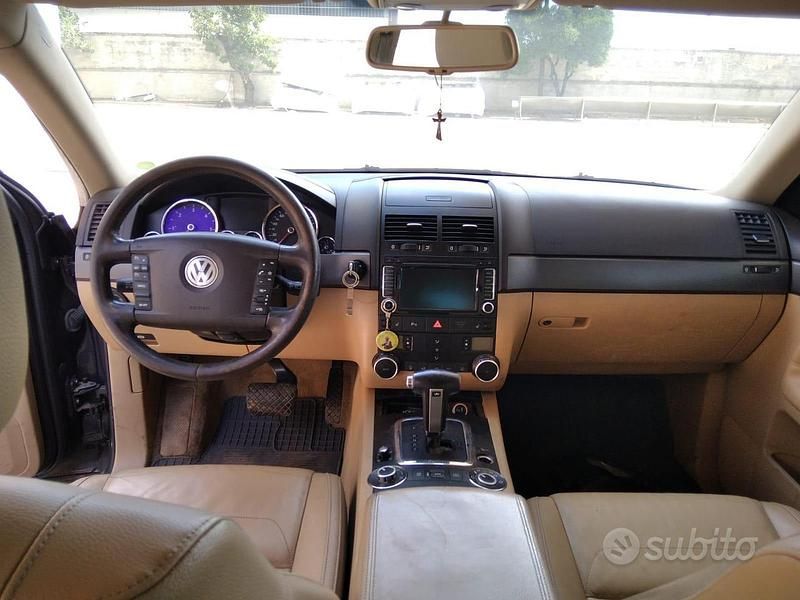 Usata VW Touareg 240 CV (176 kW) 2007 Grigio SUV