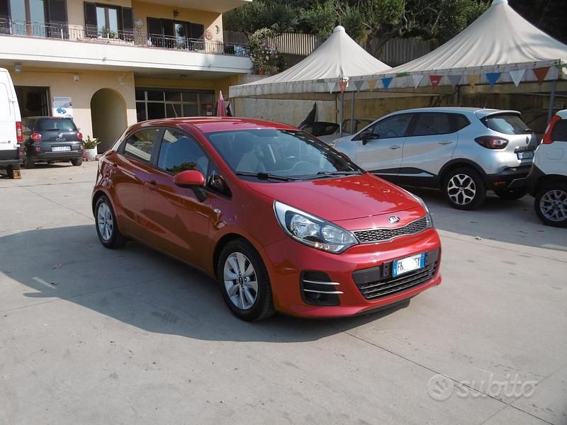 Usata Kia Rio 85 CV (62 kW) 2017 Rosso Berlina