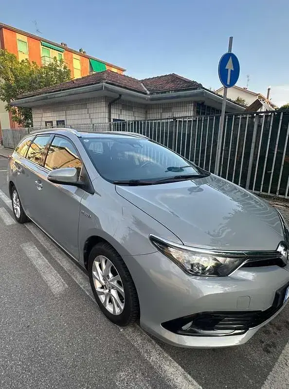 Usata Toyota Auris Hybrid 99 CV (72 kW) 2018 Station wagon