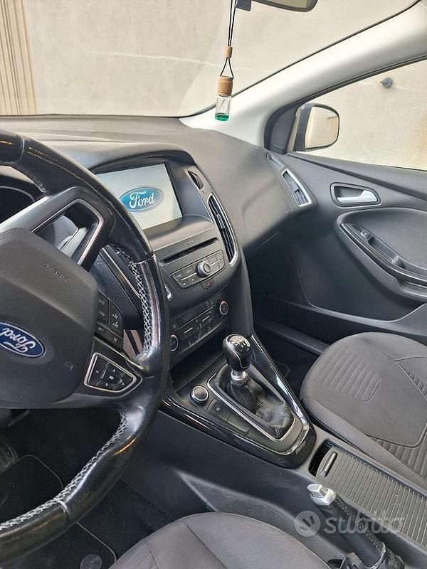 Usata Ford Focus 120 CV (88 kW) 2016 Grigio Station wagon