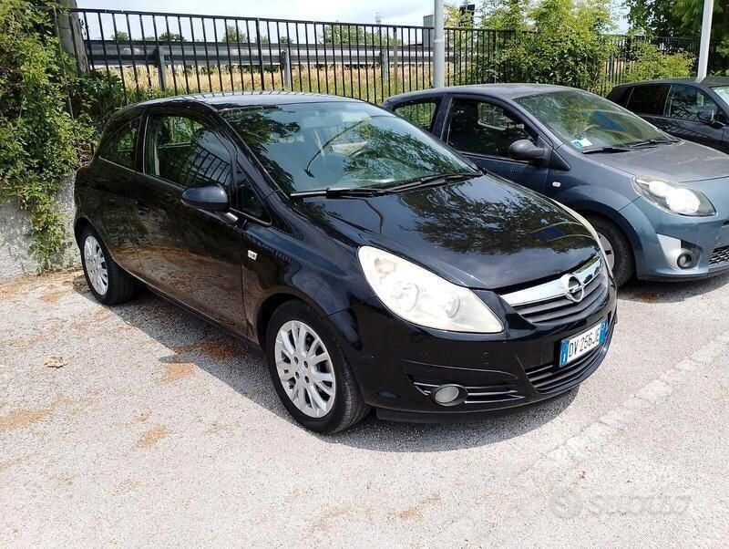 Usata Opel Corsa Enjoy 80 CV (58 kW) 2009 Nero Berlina